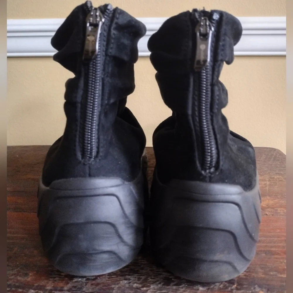 BZees Black Suede Zizzle Ankle Boots Size 11 - Picture 7 of 10